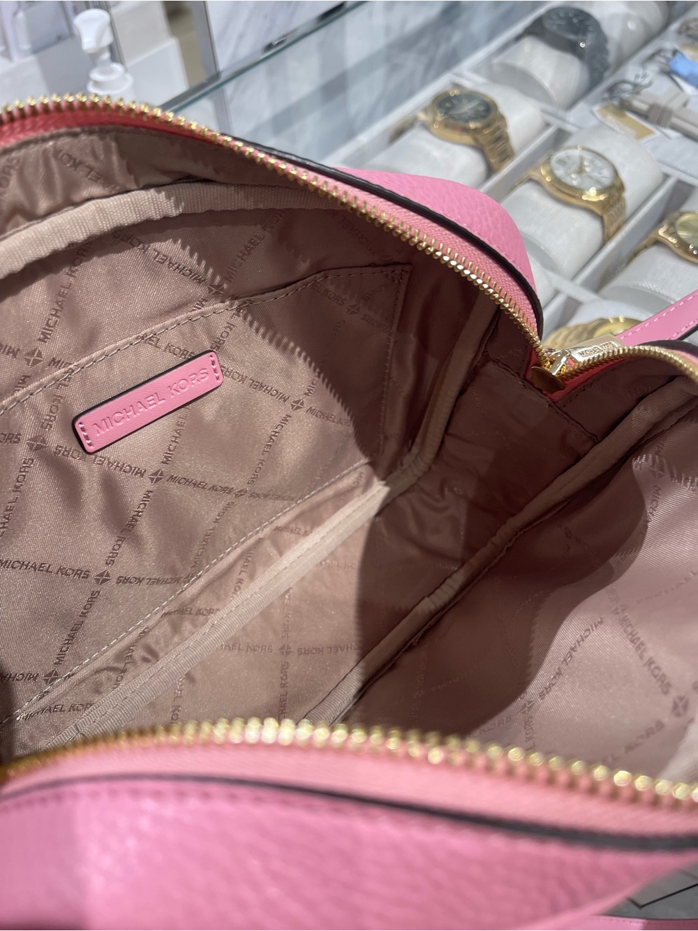 Michael Kors Jet Set Travel Lg Logo Debossed EW Camera Crossbody
Carnation
NWT - Picture 11 of 16